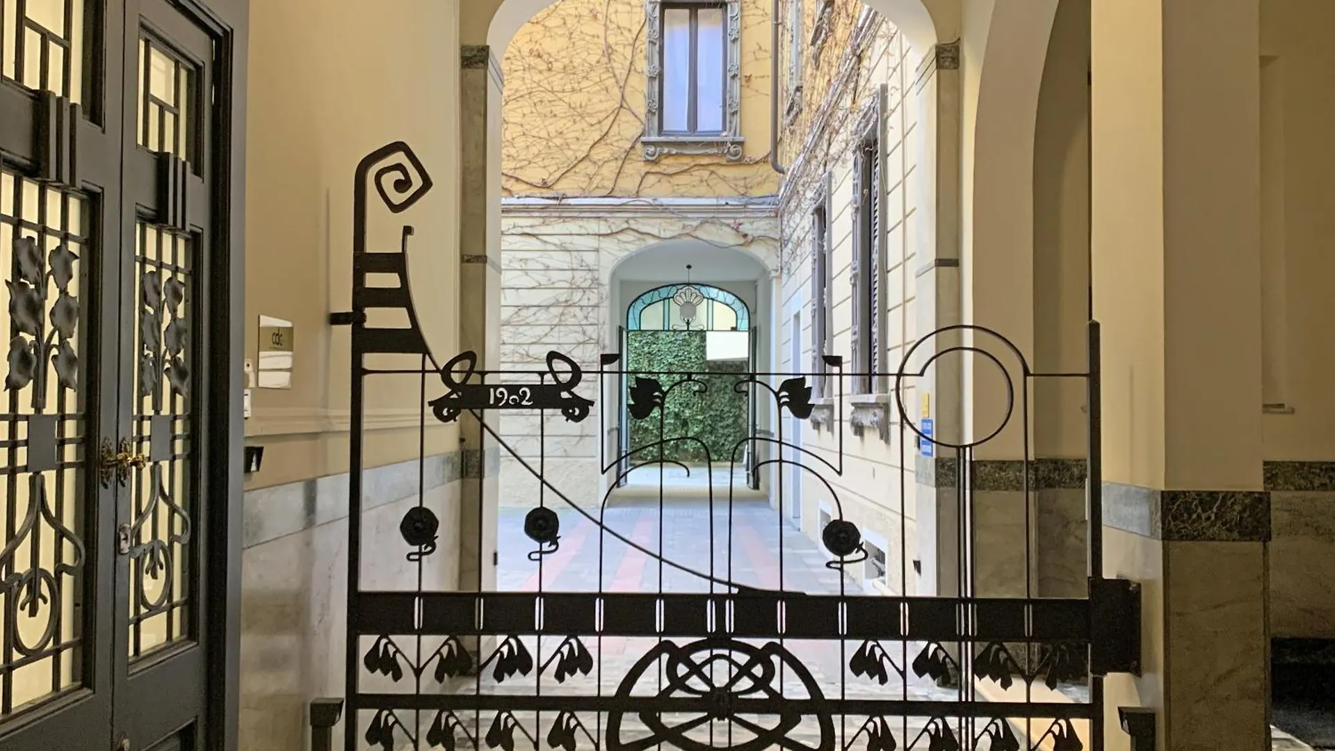 Splendido Quadrilocale Liberty in Porta Venezia Apartment Milan