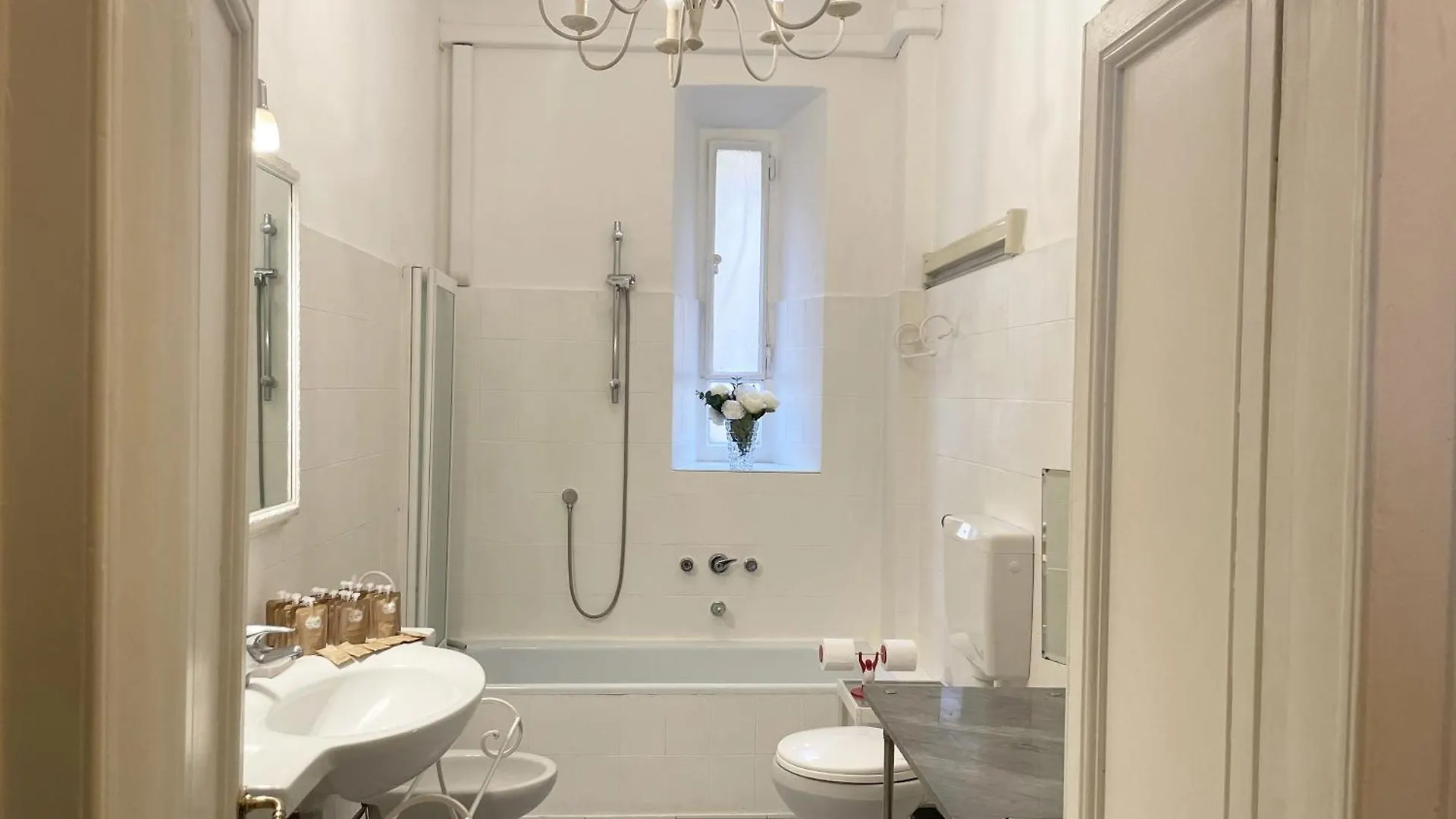 Splendido Quadrilocale Liberty in Porta Venezia Apartment Milan Italy